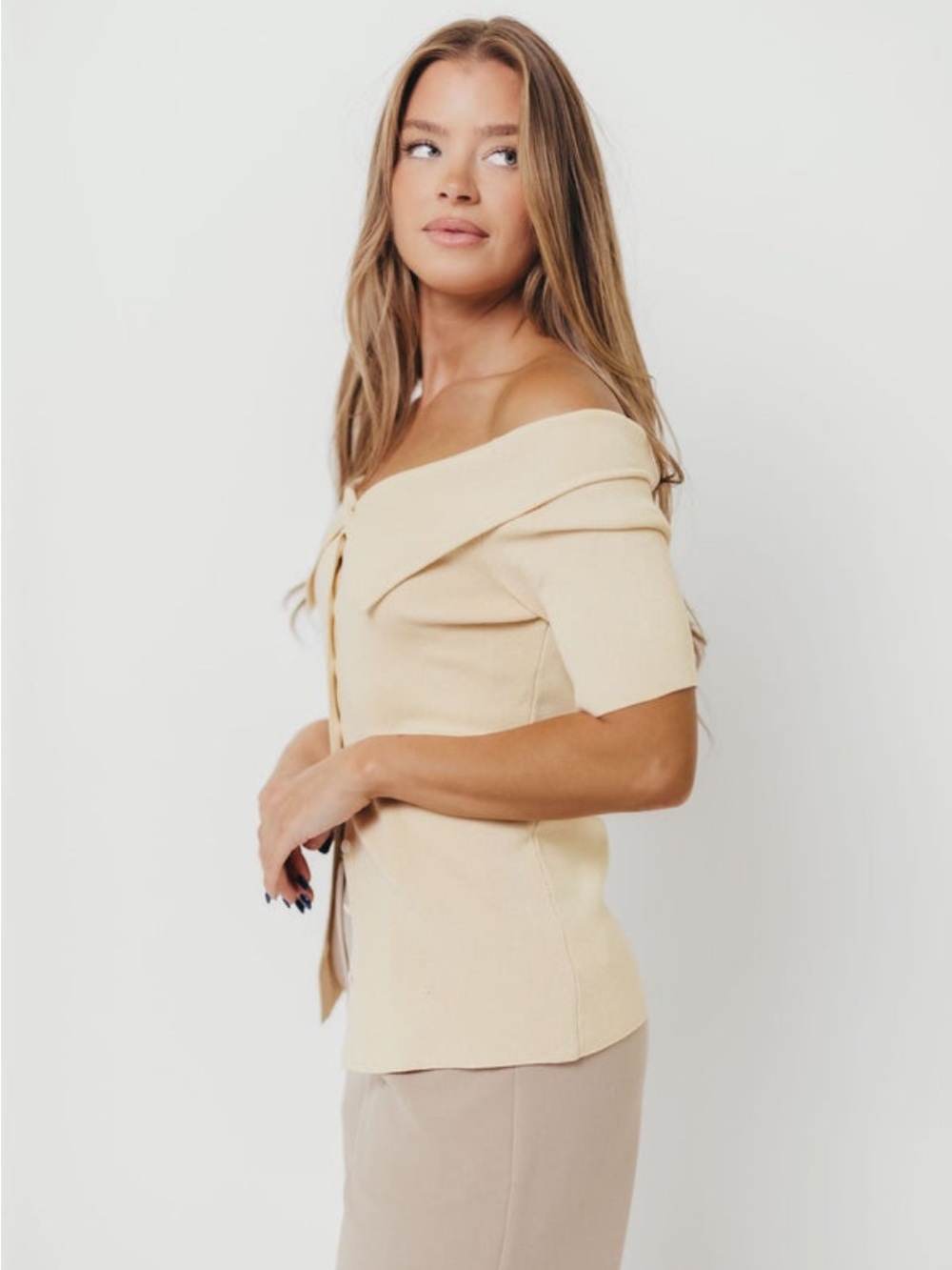Crescent Cream Off-Shoulder Button-Front Sweater NWT Worth Collective Cardigan - Picture 2 of 5